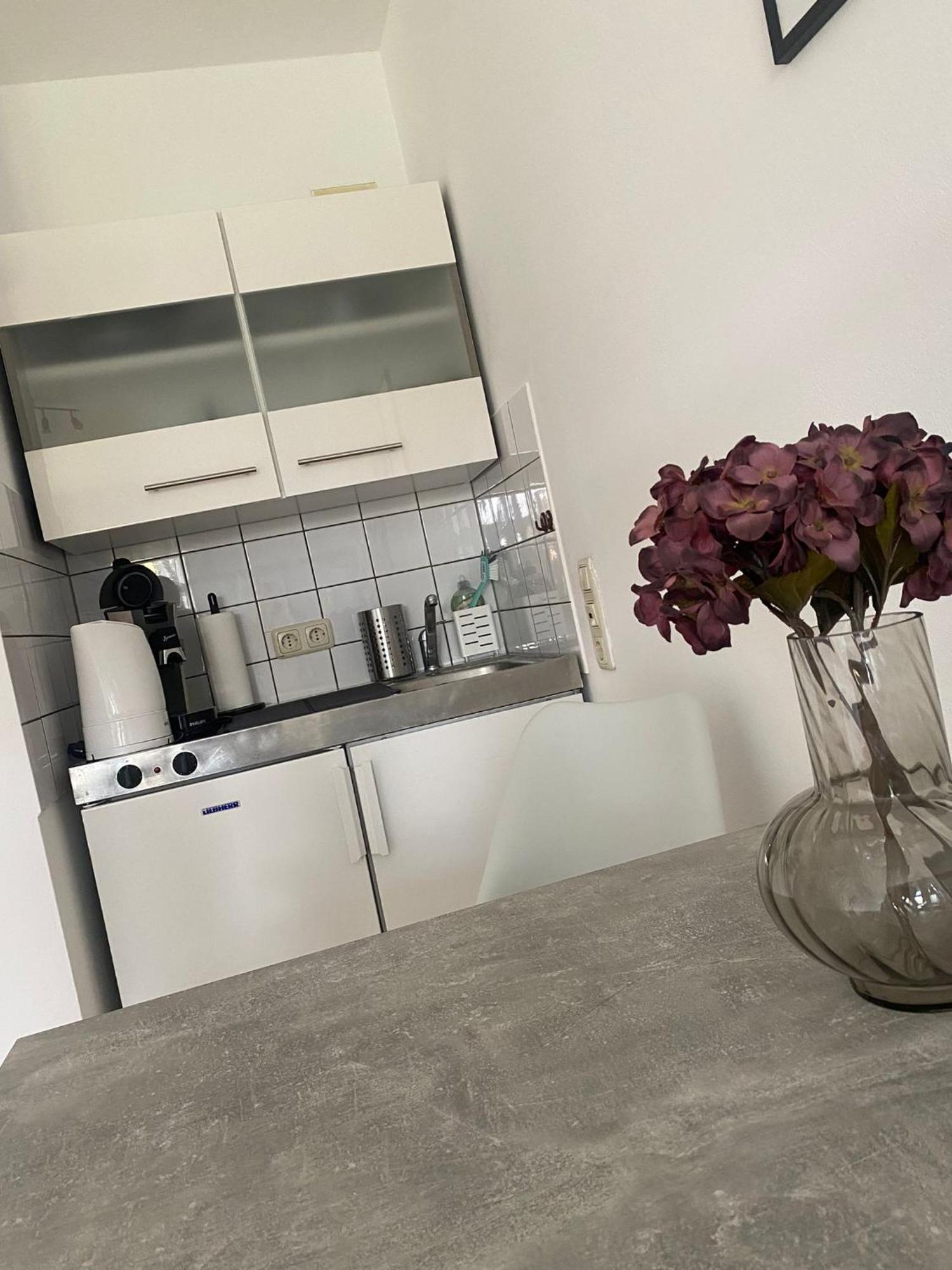 Charmante 1 Zimmerwohnung Mit Stellplatz *